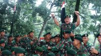 Pangdivif 2 Kostrad Pimpin Tradisi Penerimaan Prajurit Baru Divif 2 Kostrad di Gunung Arjuna.