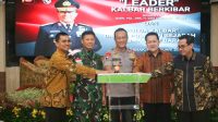 Pangdam Dampingi Kapolda Launching Buku Leader Kalbar Berkibar