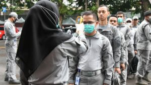 Cegah Covid-19, Bakamla RI Lakukan Desinfektan Personel dan Kendaraan