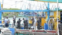 PENCURI IKAN ASING MELAWAN SAAT AKAN DITANGKAP, 2 KIA DILUMPUHKAN DAN 1 TENGGELAM DI LAUT NATUNA UTARA