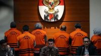 KPK Tetapkan Bupati dan Ketua DPRD Kutai Timur Tersangka