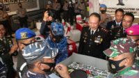 Komandan TNI 3 Angkatan di Batam Beri Kejutan HUT Bhayangkara ke 74 kepada Kapolresta Barelang