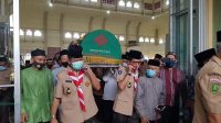 Imam Masjid Agung Berpulang, Rudi dan Amsakar Turut Gotong Keranda