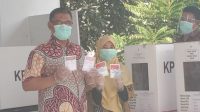 Nyoblos di TPS 31 Tiban, Suryani: Bismillah Semoga Kita Bisa Teruskan Pembangunan