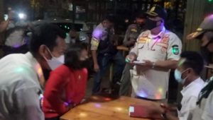 Tim Gabungan Razia Kafe Penjual Mikol di Batam, 5 Tak Kantongi Izin