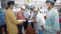 Pemkab Asahan dan BKM Masjid Agung H. Achmad Bakrie Kisaran Berikan Santunan