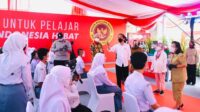 Tinjau Vaksinasi Pelajar di Sukoharjo, Presiden: Jika Sudah Divaksin, Segerakan PTM Terbatas