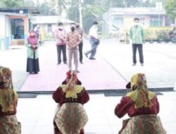 Ketua DPRD Babel Motivasi Dan Bagikan Hadiah Kepada Pelajar SMAN 2 Tanjung Pandan