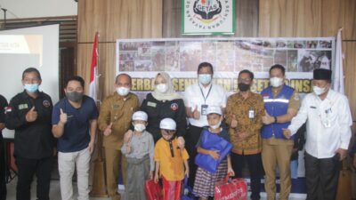 Yayasan Getas Gelar Sunat Gratis dan Santunan Anak Yatim, Acoy : Senyum Itu Indah