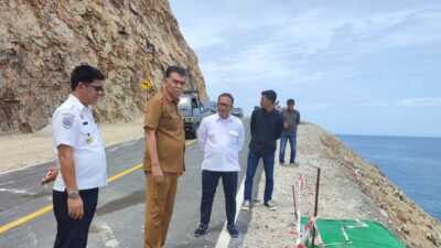 Tinjau Jalan Lingkar Sekunyam, Bupati Minta, Masyarakat Sementara Waktu Tidak Melintasi Jalan Tersebut