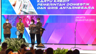 President Jokowi Launches Domestic Gov’t Credit Card, International QRIS