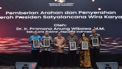 Pramono Anung Serahkan Satyalancana Wira Karya Bagi Lima ASN Sekretariat Kabinet