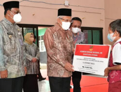 Wapres Serahkan Bantuan Sosial Bagi Masyarakat Banjarbaru