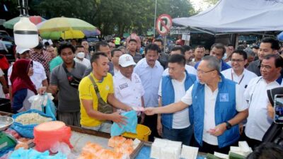 Bersama Mendag, Rudi Tinjau Harga Bahan Pokok di Pasar Tos 3000 Jodoh