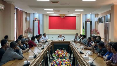 Diruang Rapat Kantor Bupati Natuna, Rodial Huda Sambut Kedatangan Nelayan
