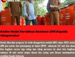 Kades Maini Serahkan Bantuan APH Kepada Masyarakat