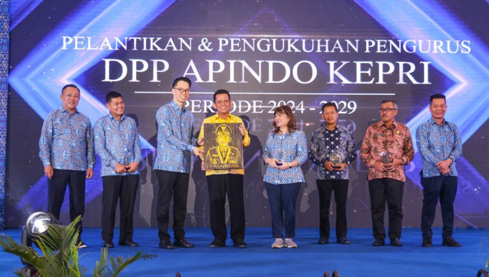 Pelantikan pengurus yang dilaksanakan di Ballroom Swiss - bel Hotel Harbour Bay, Batam.