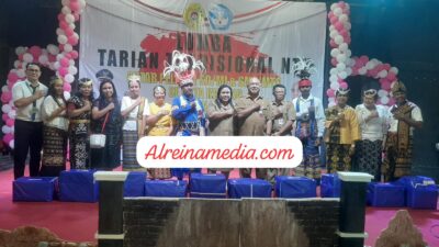 Pemkot Kupang Serahkan Tropi Juara Lomba Tari Tradisional Tingkat Pelajar
