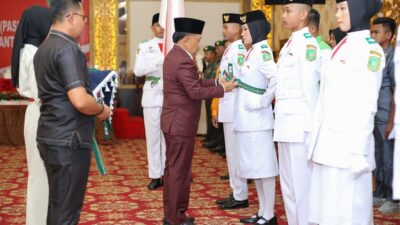 Bupati Asmar Kukuhkan 29 Anggota Paskibraka Meranti