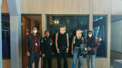 Imigrasi Surabaya Deportasi Dua WNA Pelanggar Keimigrasian asal Rusia dan Tunisi