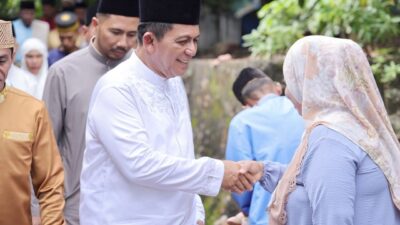 Gubernur Ansar Jadi Khatib Idul Fitri di Pulau Terong, Khutbahnya Sentuh Jamaah
