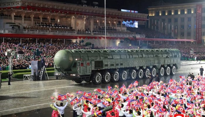 Kunjungan Kim Jong Un Pamerkan Rudal Hwasong-20 yang Mampu Menjangkau AS