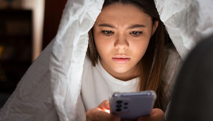 Mengerikan! Mengapa Kebiasaan Scroll Media Sosial Merusak Pikiran dan Energi Tanpa Disadari