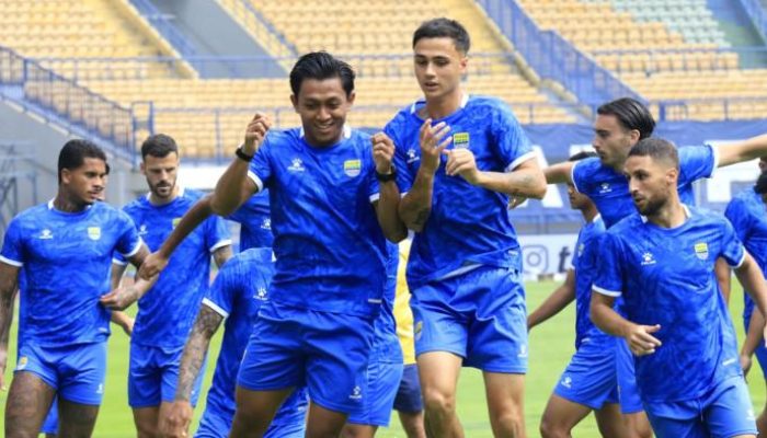 Bobotoh dan Jakmania Bersatu Dukung Eliano Reijnders Usai Tudingan Jeje
