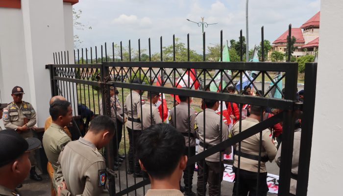 Sekda Bintan Berdialog Menerima Aspirasi