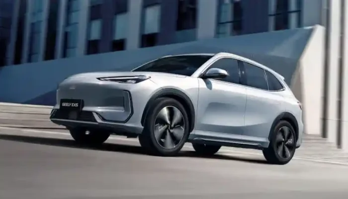 Geely Uji Coba Mobil Kepiting Roda 90 Derajat