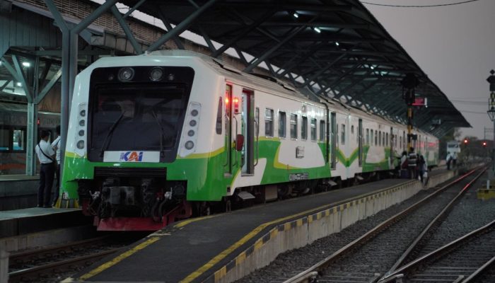 Lonjakan Penumpang KRL: Jutaan Pengguna Musiman Ramaikan Nataru