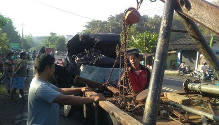 Maut Cempaga: Pikap vs Truk, Dua Nyawa Melayang
