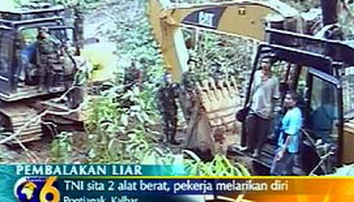 TNI Gercep Bersihkan Kayu Geudumbak dengan Puluhan Alat Berat