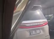 Mobil dinas Lexus LM pelat RI 25 serobot antrean tol, polisi sebut bukan tindak pidana