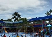 Kolam Renang Timika Membludak Pasca Tahun Baru
