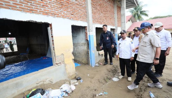 Tito Karnavian Pacu Renovasi Sekolah Banjir Pidie Jaya