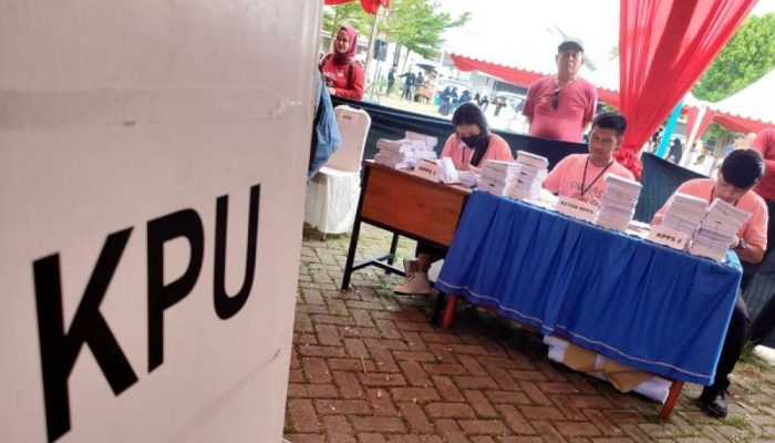 Setahun Prabowo-Gibran: Mimpi Rezim Masa Lalu & Wacana Pilkada DPRD