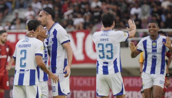 Manahan: Kemenangan Pahit, Fokus Persib Terancam Gagal di Asia