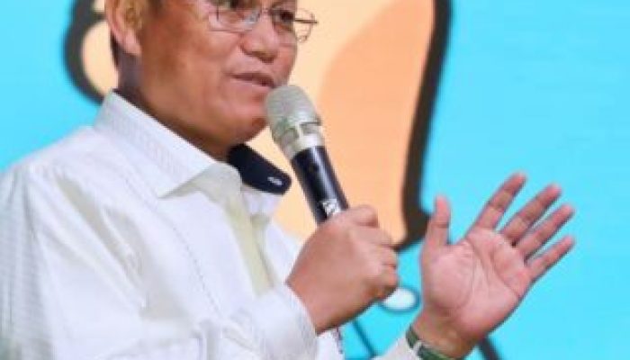 Sekda Batam Tantang 800 Calon Wisudawan UT Jadi Motor Indonesia Emas 2045