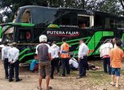 Tangis Pilu Iringi Pemakaman Keluarga Korban Truk Maut