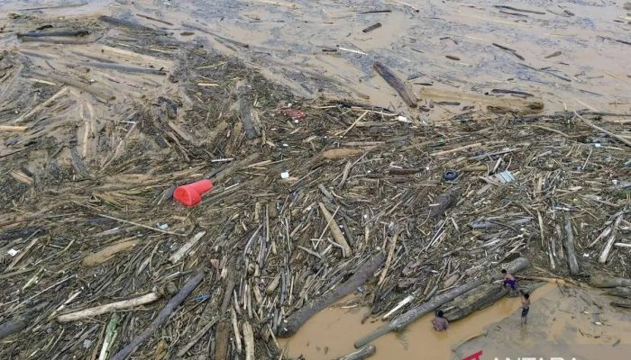 Kilat & Hujan di 7 Kota Sumbar: Padang Terparah