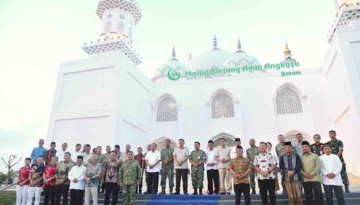Ketua DPRD Hadiri Peresmian Masjid Bintang Amin Angkasa oleh Menhan di Lanud Hang Nadim