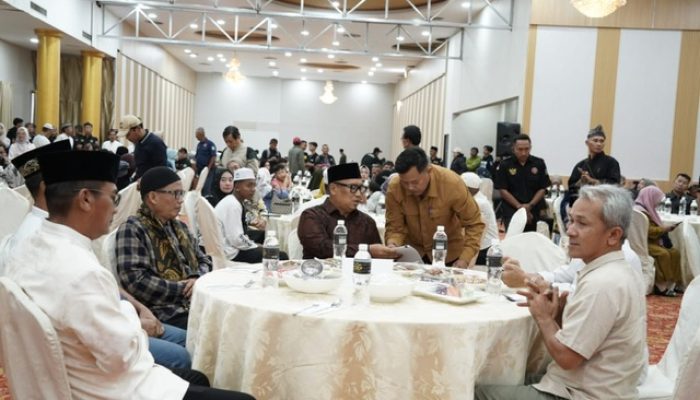 Momen Keakraban Wagub Nyanyang dan Paguyuban Sunda dalam Acara Buka Bersama