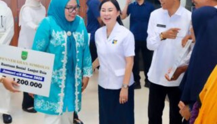 Amsakar-Li Claudia Tingkatkan Bansos Lansia dan Insentif Kader Posyandu di Batam
