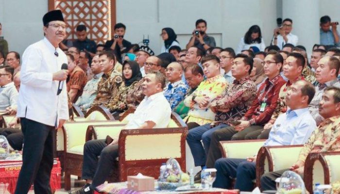 Gus Ipul Bongkar Rahasia Harga Sepatu Rp 700 Ribu