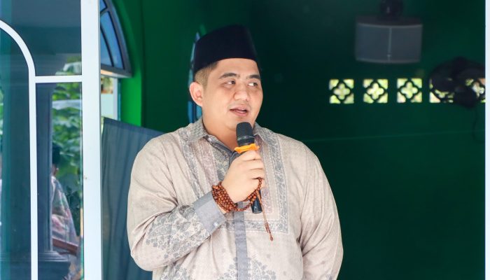 Roby Serahkan Sapi Kurban Kemasyarakatan Presiden