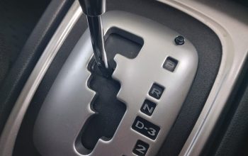 Inilah alasan memanaskan mobil matik jangan posisikan transmisi di P