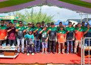 Wabup Karimun Rocky Marciano Baowle berfoto bersama dengan seluruh peserta dan panitia usai membuka kejuaraan Dragbike