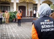 Bupati Karimun Iskandarsyah memberikan pengarahan pada Apel Perencanaan Sensus Tahun 2026.
