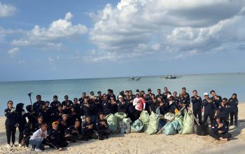 Dipimpin Wakajati Kepri, Kejari Natuna Gelar Aksi Bersih Pantai  ‎